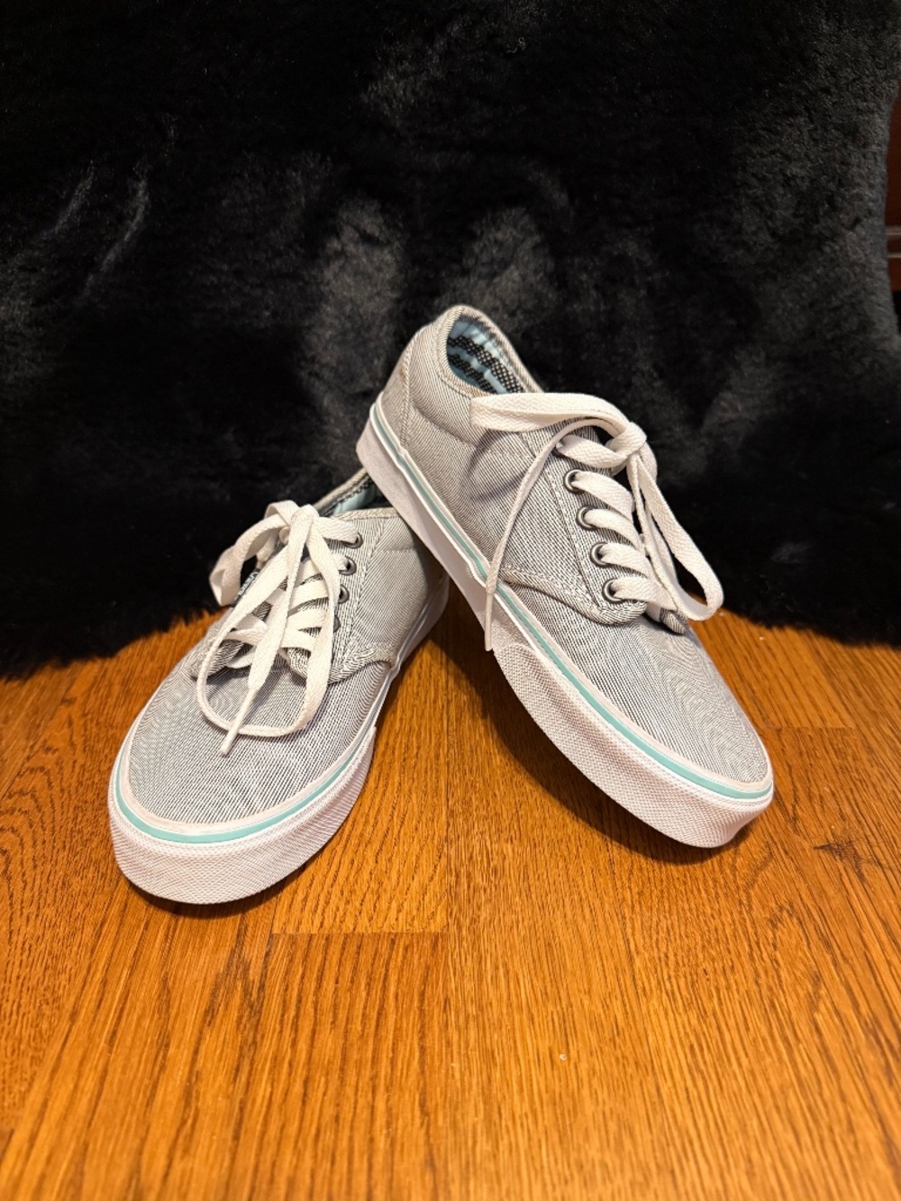 Vans thin stripped lace up sneakers